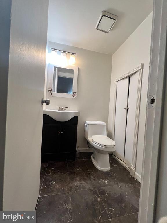 Photo - 1303 Roberts Way