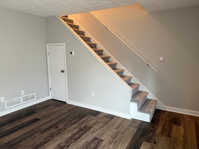 Living area - 1071 Oakland Ave SE Unit C