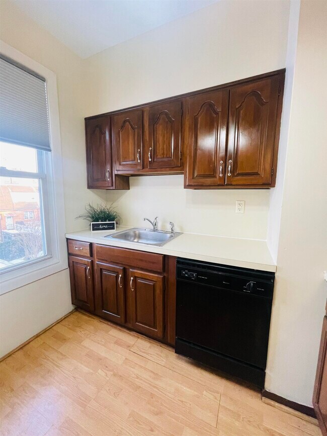 Photo - 39 W 35th St Unit 2