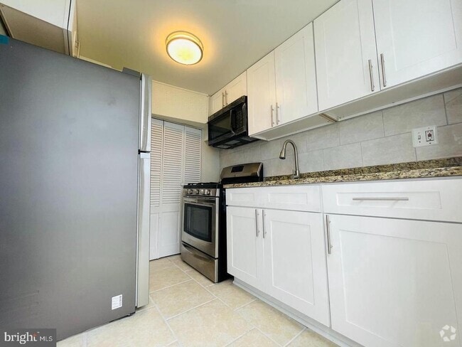 Building Photo - 3842 28th Ave Rental