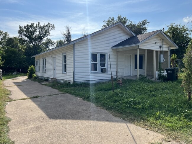 Building Photo - 504 Lottie St Rental