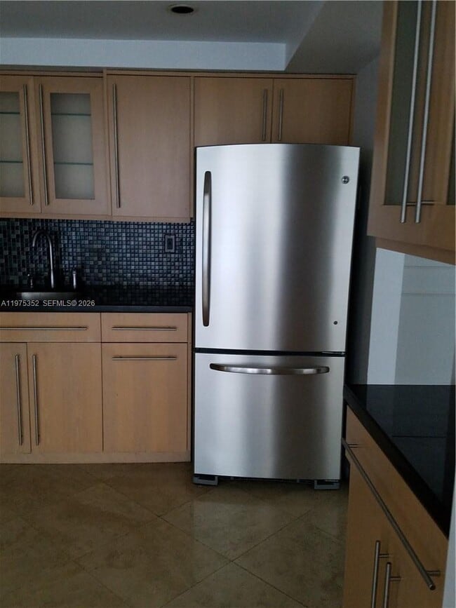 Photo - 2457 Collins Ave Unit 406