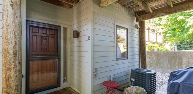 Photo - 230 Oak St Unit 13 Good Vibes on River