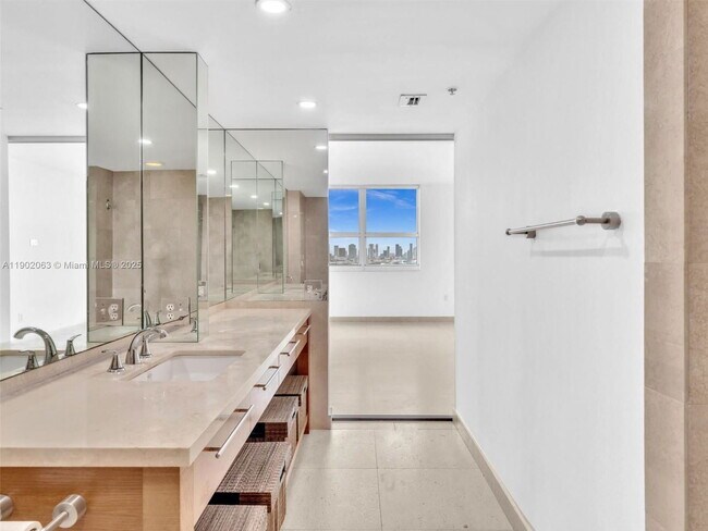 Photo - 650 West Ave