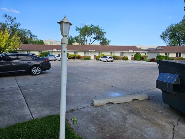 Photo - The Elms Apartments