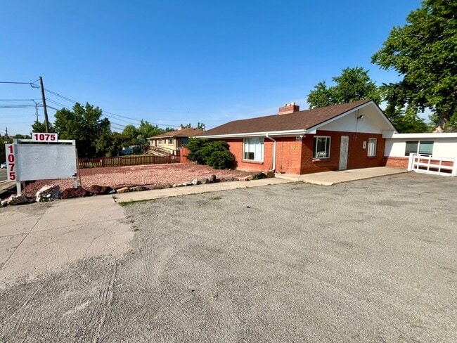 Photo - 1075 Kipling St