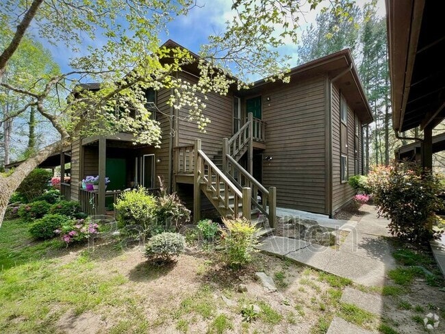 Building Photo - 580 Courtwood Ln Unit Apt 8