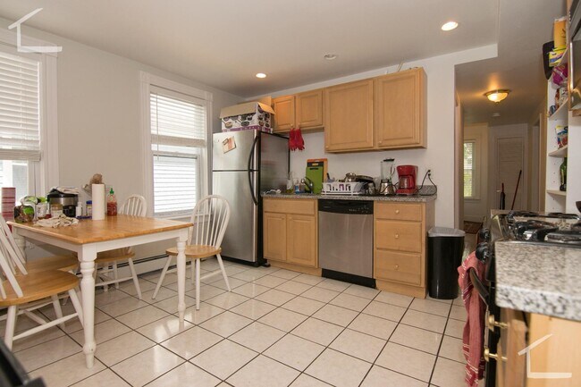 Building Photo - 29 Brackett St Rental