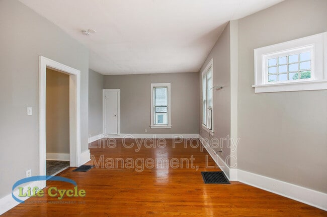 Photo - 248 Henry Ave SE