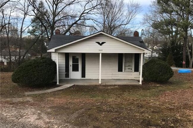 Photo - Cute Stoneville Bungalow