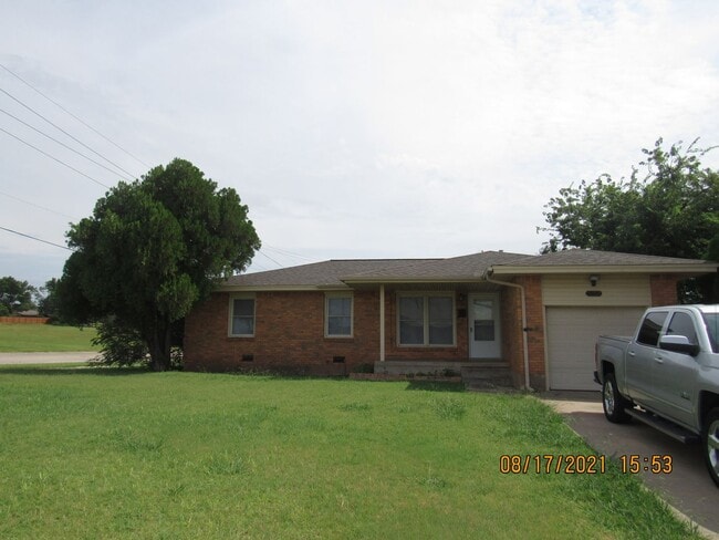 Building Photo - Great Home located close to shopping, rest...