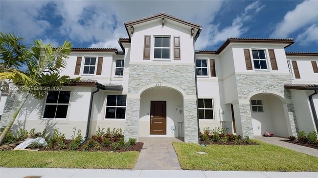 Building Photo - 2621 SE 27th Dr