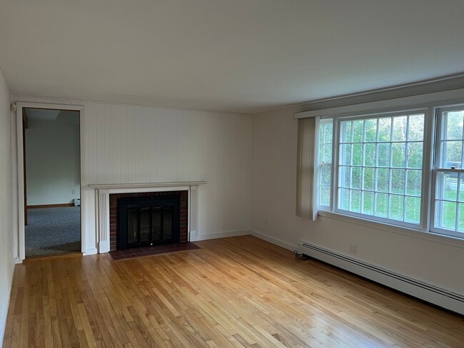 Building Photo - 118 Putnam Rd Unit 1st floor