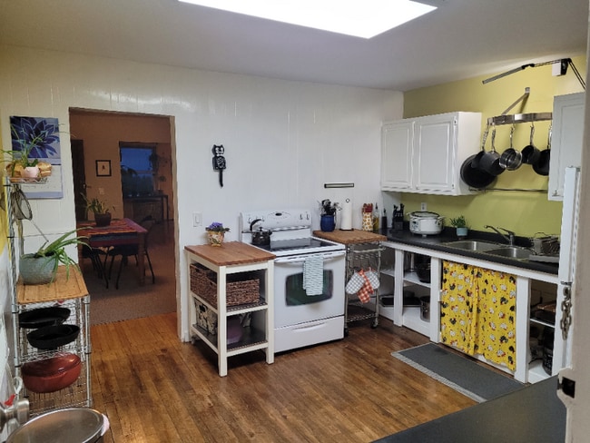 Photo - 617 E Ninth St Unit B