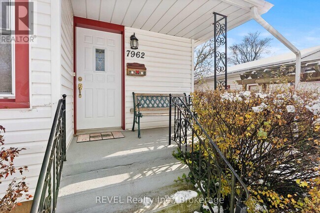 Photo - 7962 Booth St