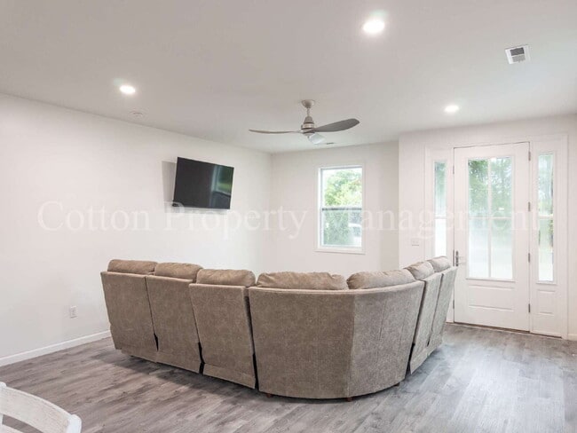 Photo - 2709 Worth Dr