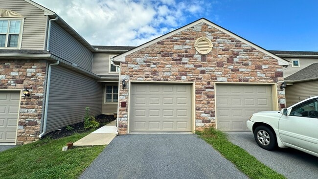344 Alexandria Ct