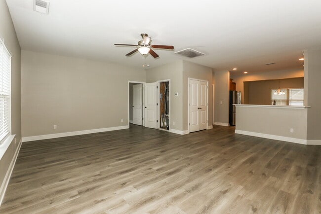 Photo - 231 Galway Ln