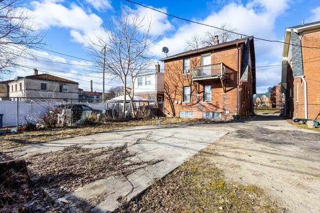 Photo - 17308 Oak Dr Unit Lower