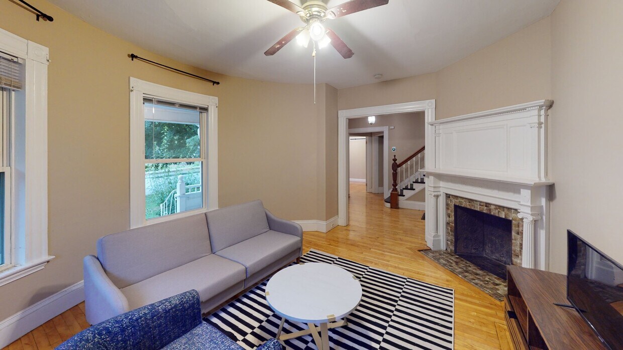 Photo - Private bedroom in 6 bed/2 bath Home