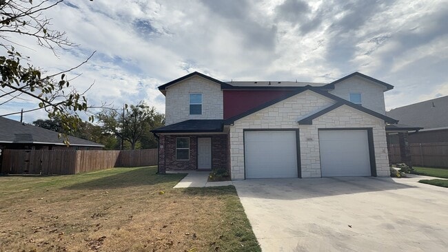 Building Photo - 1604 Pontotoc Trce Unit A