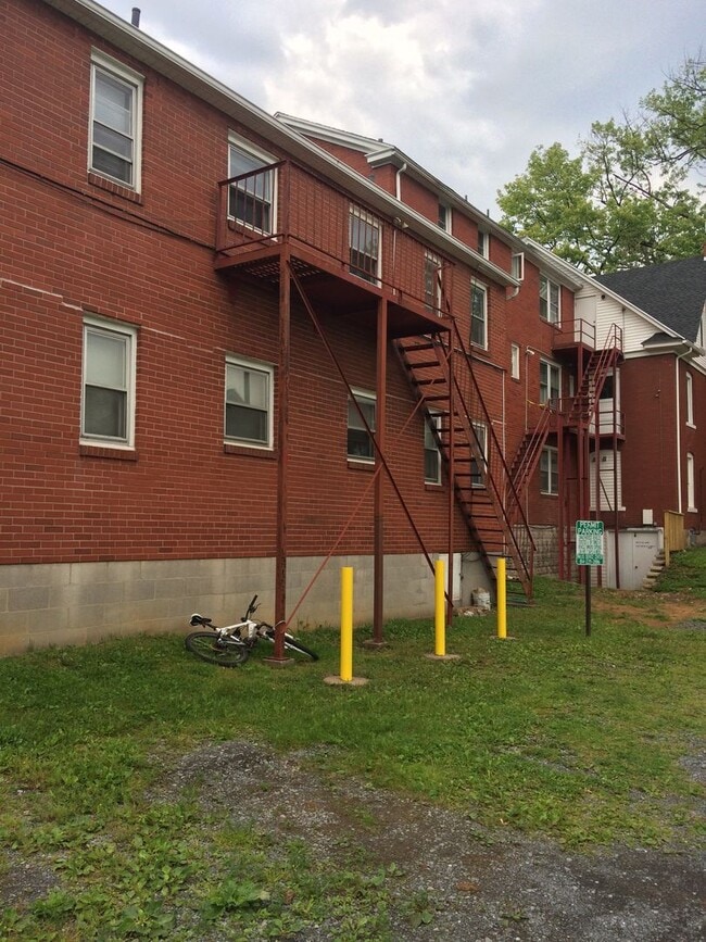 Photo - Spacious 1 Bedroom Near Penn State Campus, could be available for May 2026 move in! Unit 7