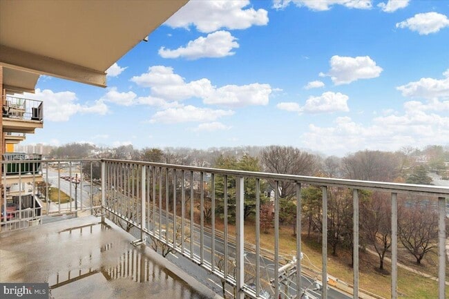 Photo - 4520 King St Unit 601