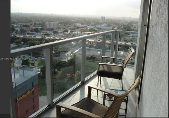 Photo - 185 SW 7th St Unidad 1802