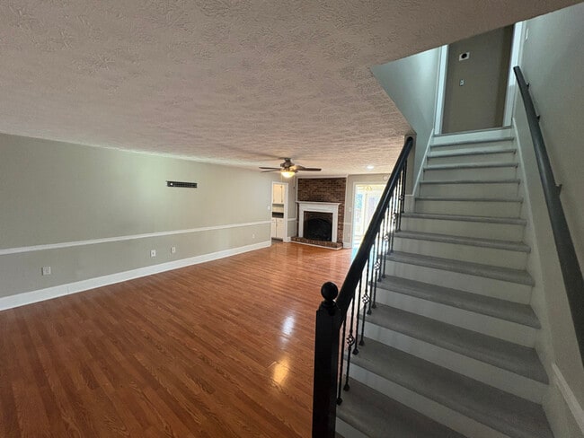 Photo - 404 Lake Front Dr