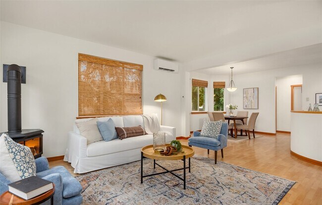 Photo - 300 Wyatt Way NE