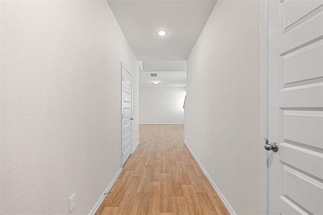 Photo - 2606 Derwent Dr