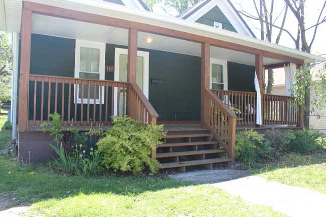 Photo - 117 W Poplar St