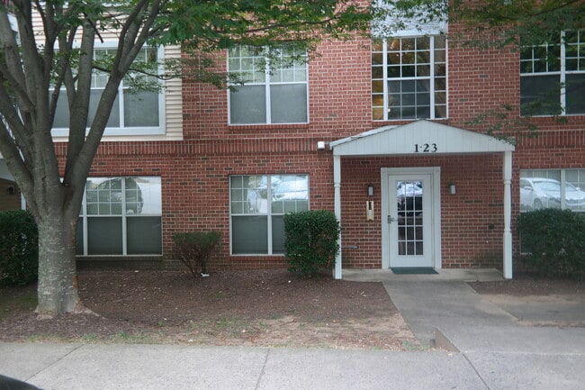 Building Photo - Charming 2 Bedroom/ 1 Bathroom Condo in Parkville, MD!