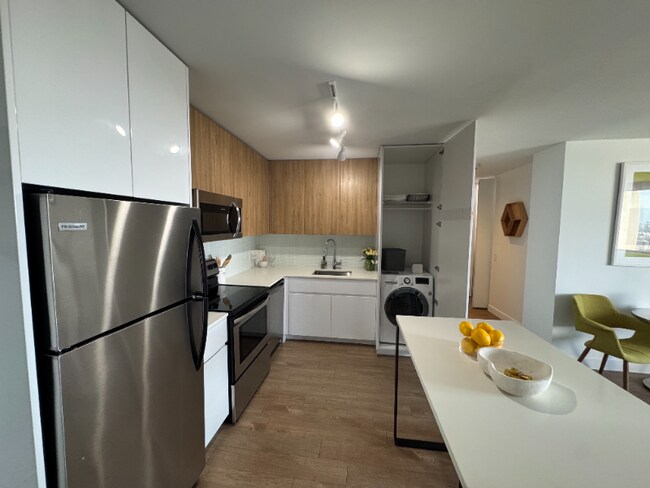 Photo - 2619 N Clark St