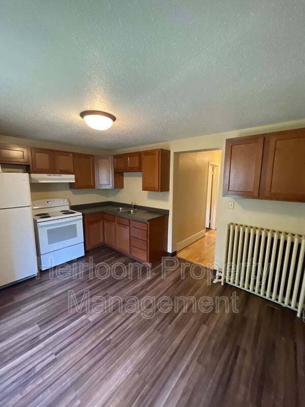 Photo - 327 W 4th St