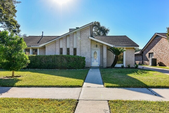 Building Photo - 2835 Pepperwood Dr