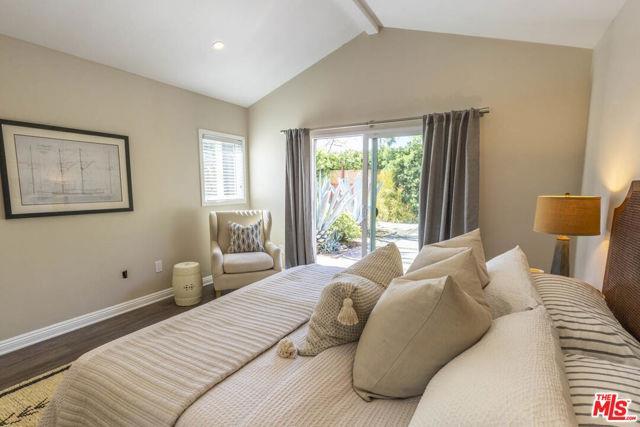 Photo - 977 Vernon Ave