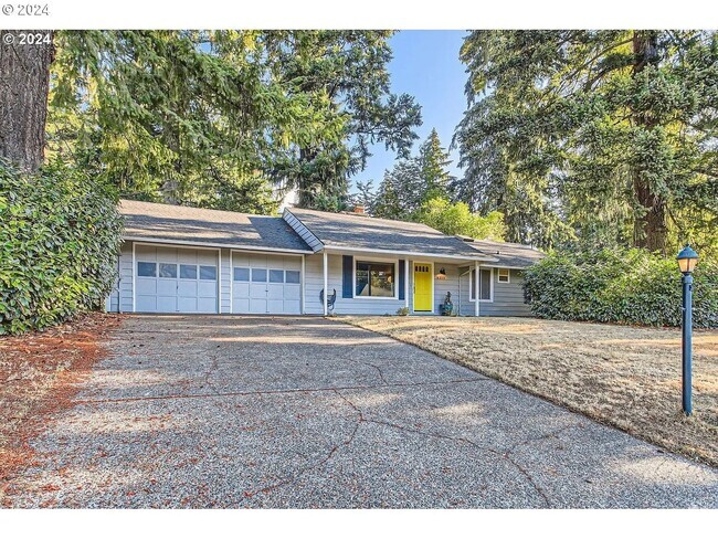 Building Photo - Lake Oswego - Single Level Ranch, Newly Up... Rental