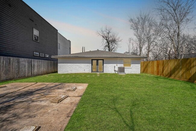 Photo - 4710 Hershe St