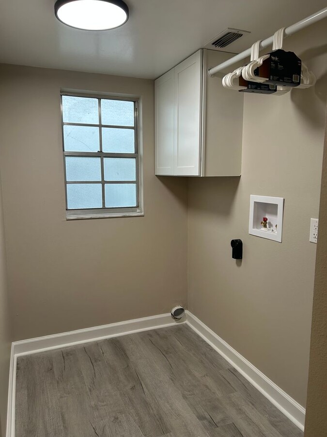 Photo - 1 BR/1 BA apartment in historic downtown Eustis--Laundry w/ W/D Hookups Unit 4