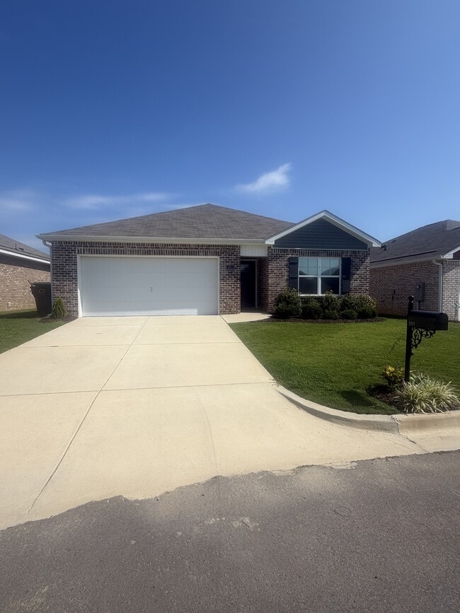 Photo - 1511 Heritage Cir SE