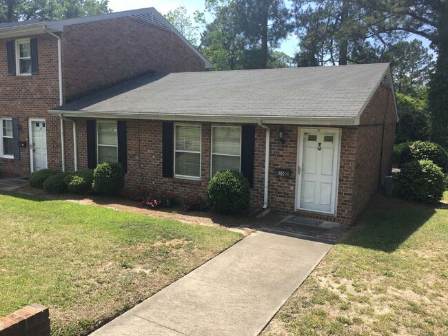 Building Photo - Adorable 2 BR | 1 BA Townhome in Goldsboro! Excellent Location! Unit 20