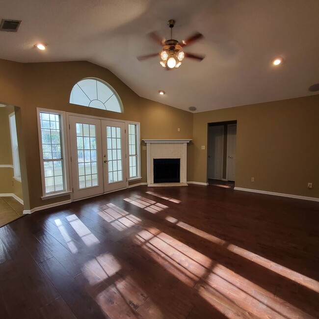 Photo - 2403 Spring Valley Cir