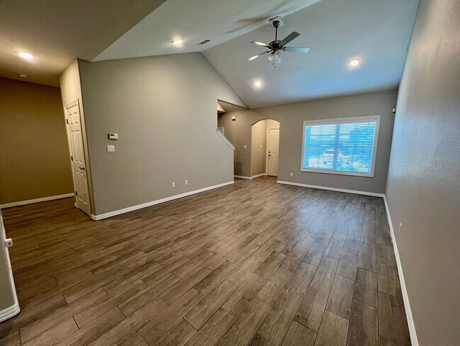 Photo - 6600 Leightyn Ln