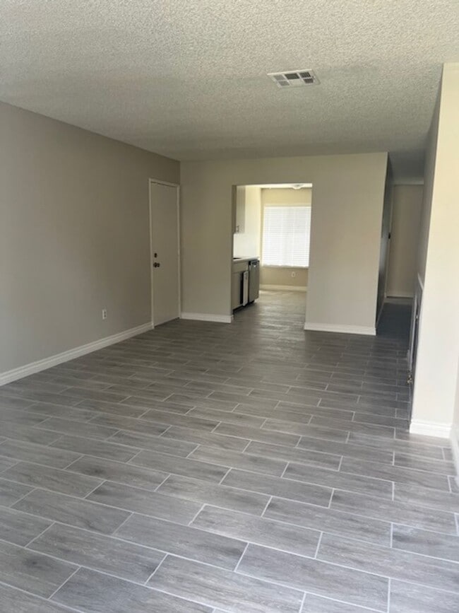 DBM9401 - DBM9401 Apartment Unit 9401-B