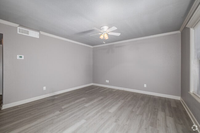 1BR, 1BA - 650SF - Living Room