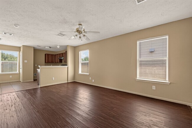 Photo - 827 Royal George Ln