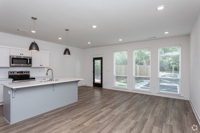 4BR, 3BA - 1,569 SF
