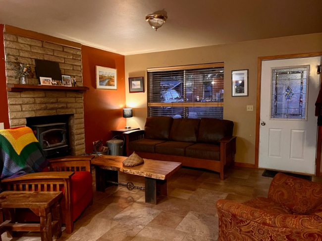 Photo - 1120 N Hemlock Way