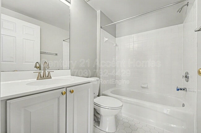 Photo - 716 Scarburgh Way